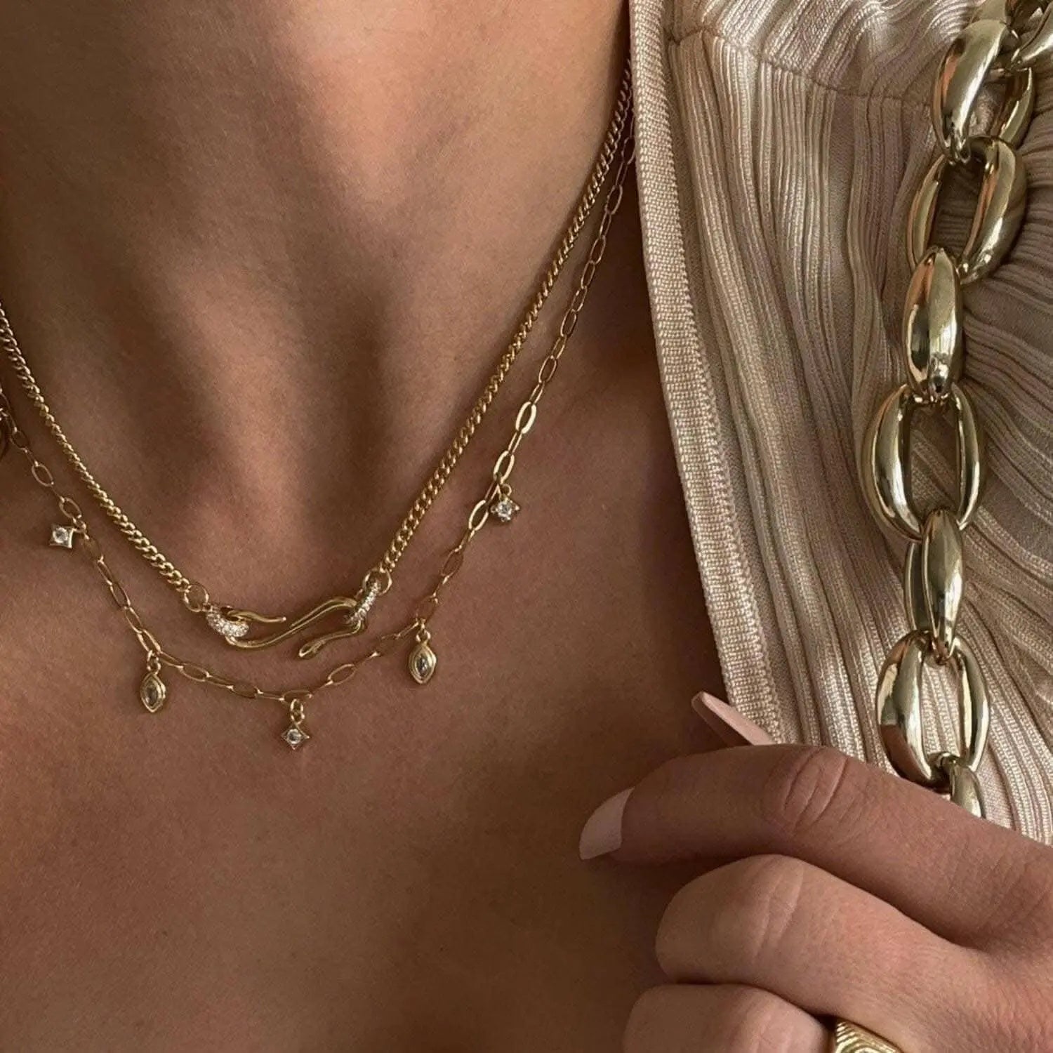 Elegant gold-plated zircon necklace - Love Salve